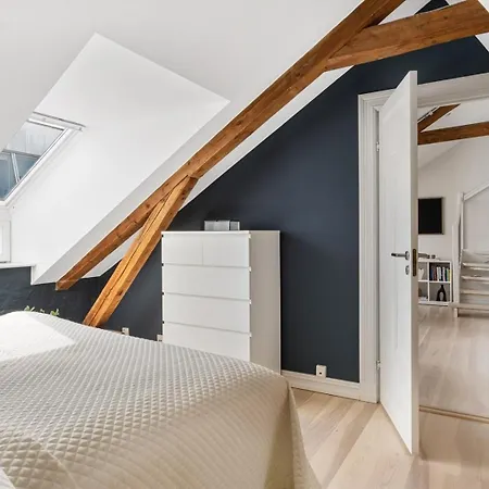 Apartment Penthouse With Roof Terrace By The Royal Park, Sauna, 3 Bath