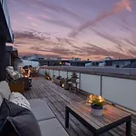 Penthouse With Roof Terrace By The Royal Park, Sauna, 3 Bath Apartment *