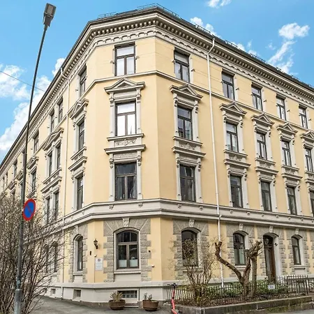 Apartment Penthouse With Roof Terrace By The Royal Park, Sauna, 3 Bath Oslo